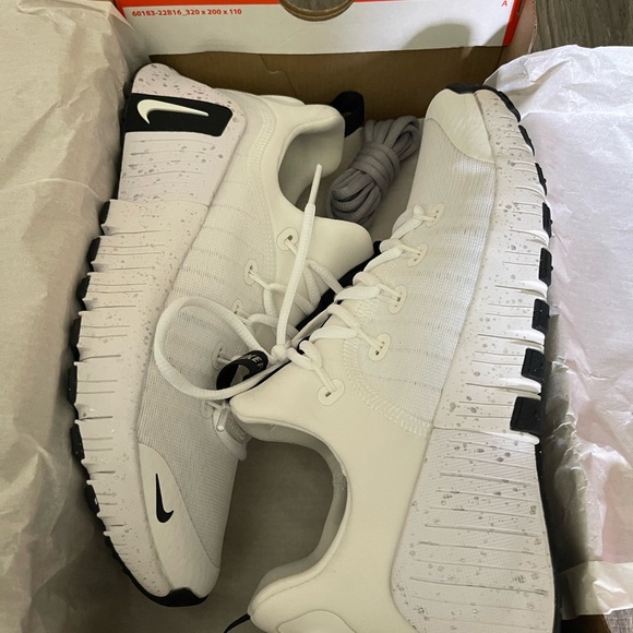 Women’s Nike Free Metcon 6 - Picture 2 of 2